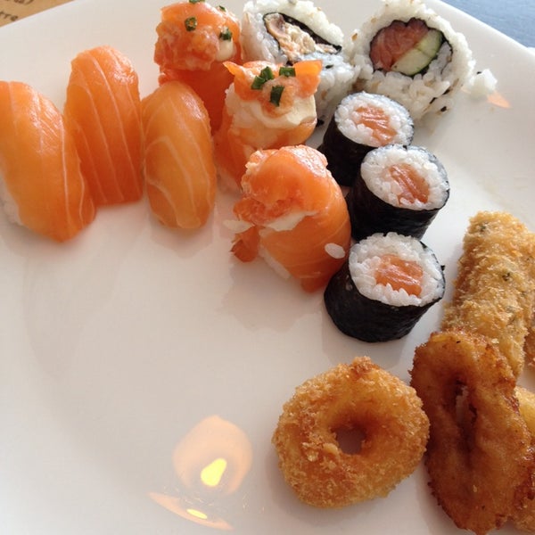 Foto diambil di Seiiki Temakeria &amp; Sushi Bar oleh Anna L. pada 3/19/2014