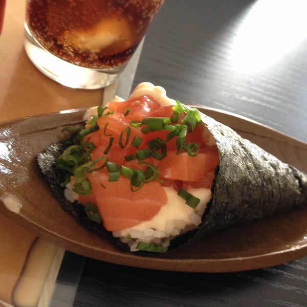 Foto diambil di Seiiki Temakeria &amp; Sushi Bar oleh Anna L. pada 2/13/2014