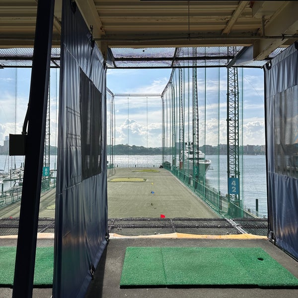 6/25/2023 tarihinde Christopherziyaretçi tarafından The Golf Club at Chelsea Piers'de çekilen fotoğraf