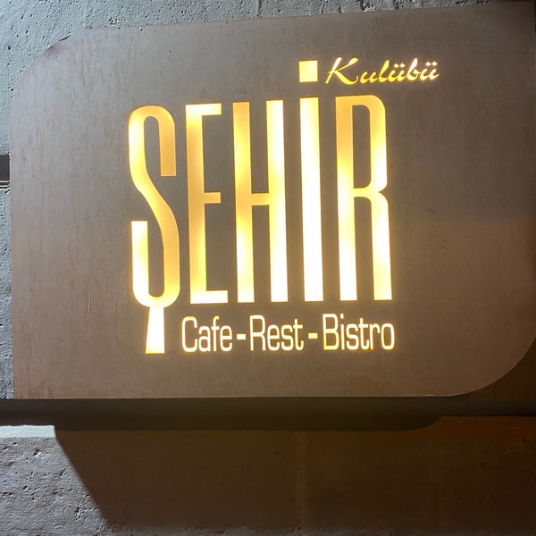 Photo prise au Şehir Kulübü Cafe Rest Bistro par Muteredditruh le2/18/2022