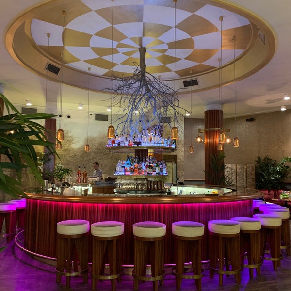 Photo taken at Como restaurant &amp; cocktail bar by Kristýna B. on 11/12/2019