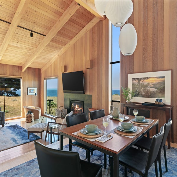 One of the best Sea Ranch rentals, Abalone Bay is a classic oceanfront 3-bedroom/2-bath dog-friendly vacation rental that sleeps 6. Recently remodeled by Sea Ranch's famous architect, Obie Bowman,