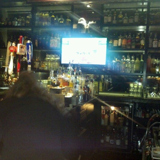 Foto diambil di Jinja Bar &amp; Bistro oleh Mike B. pada 10/10/2012