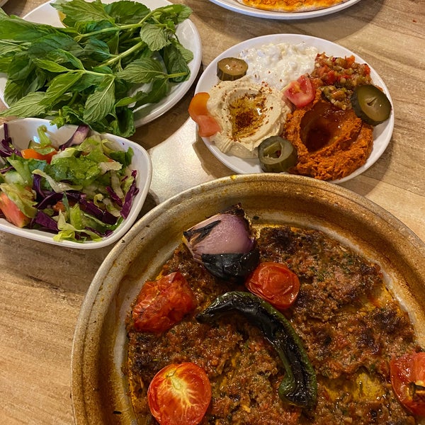 Photo taken at Pöç Kasap ve Restaurant by 🦋Ayşe🦋 on 5/27/2022