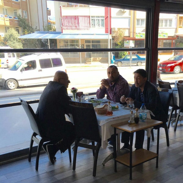 3/21/2016にRamazan B.がDombili Köfte Yemek Kebabで撮った写真