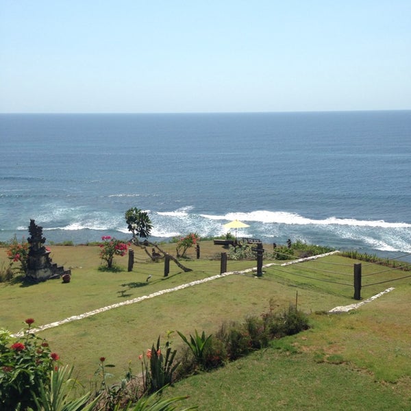 รูปภาพถ่ายที่ Uluwatu Surf Villas โดย Kristie V. เมื่อ 10/29/2013
