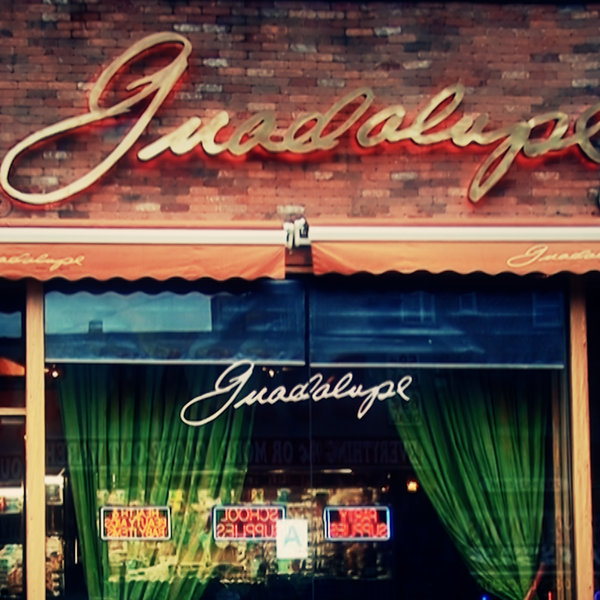 4/1/2015にGuadalupe Bar and GrillがGuadalupe Bar and Grillで撮った写真
