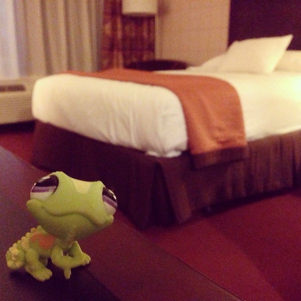 Das Foto wurde bei Red Lion Hotel Anaheim Resort von Xiskya V. am 3/15/2014 aufgenommen