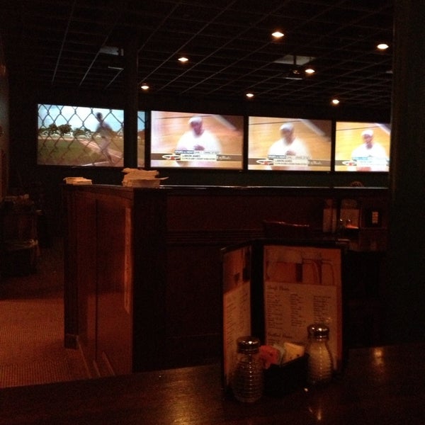 6/21/2013にSteph P.がRoger Brown&#39;s Restaurant &amp; Sports Barで撮った写真