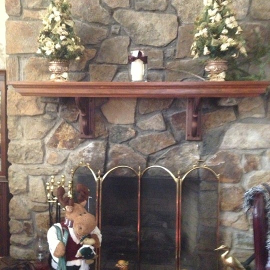 Photo taken at Elk Forge Bed &amp; Breakfast Inn, Spa, Events, Tea Room &amp; Shop by Tanya A. on 12/15/2012