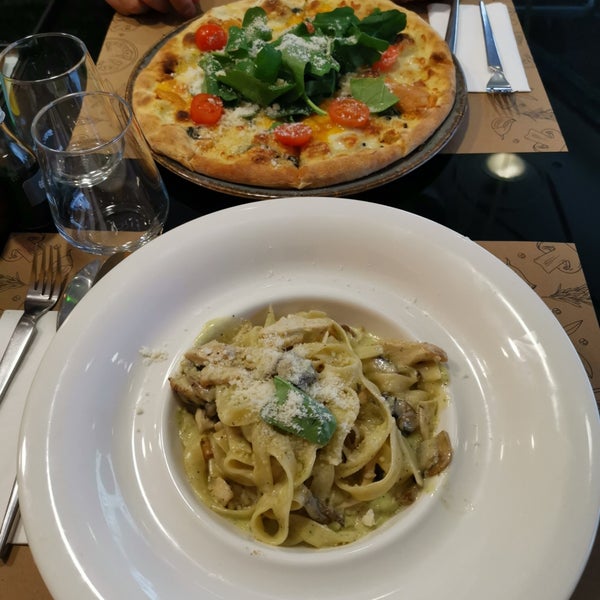 Photo taken at Emporio Pizza &amp; Pasta by omrmmnn on 3/2/2019