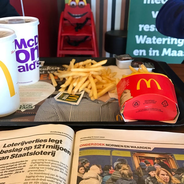 รูปภาพถ่ายที่ McDonald&#39;s โดย Richard H. เมื่อ 3/9/2017