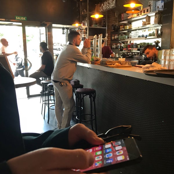 Das Foto wurde bei La Bicicleta Café von Anna A. am 5/12/2018 aufgenommen