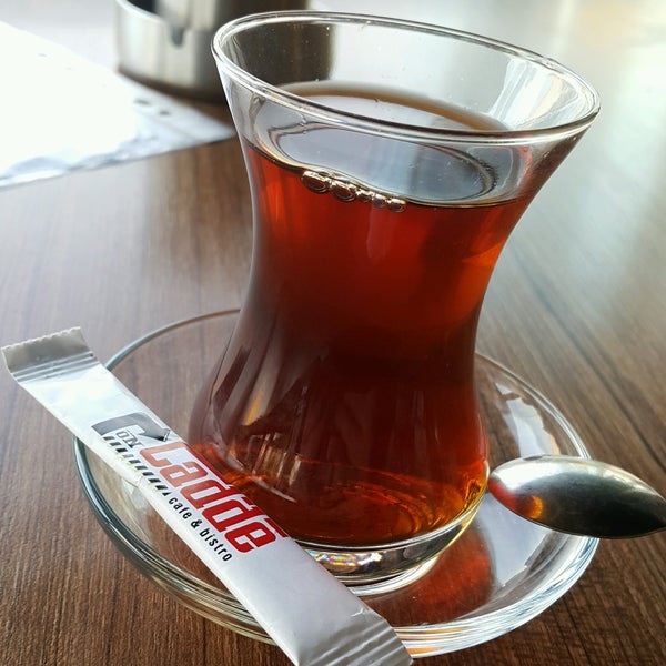 รูปภาพถ่ายที่ Ön Cadde Cafe &amp; Bistro โดย Gürkan เมื่อ 10/9/2016