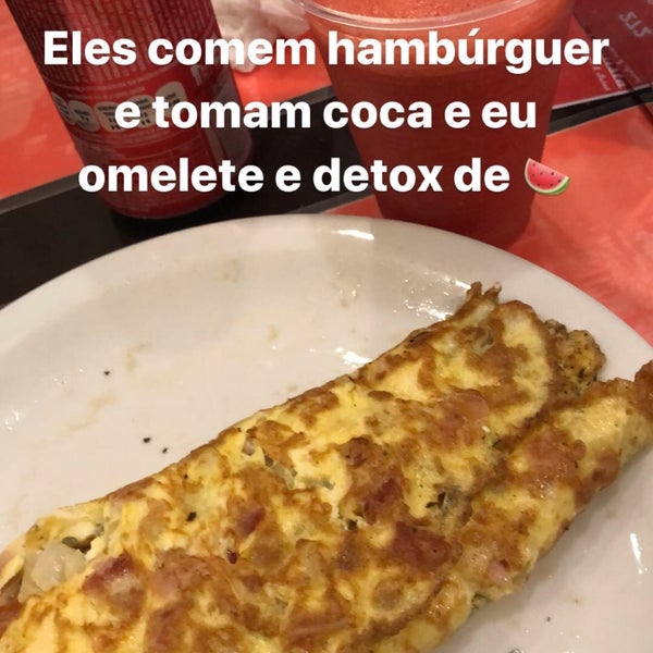 Photo taken at Garota Paulista Burger &amp; Salad by Daniele I. on 1/19/2018