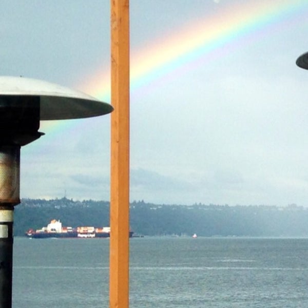 6/27/2013 tarihinde Toni B.ziyaretçi tarafından Duke&#39;s Seafood Tacoma'de çekilen fotoğraf