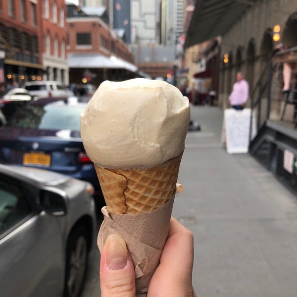Foto tirada no(a) Van Leeuwen Artisan Ice Cream por Cristina C. em 4/13/2019