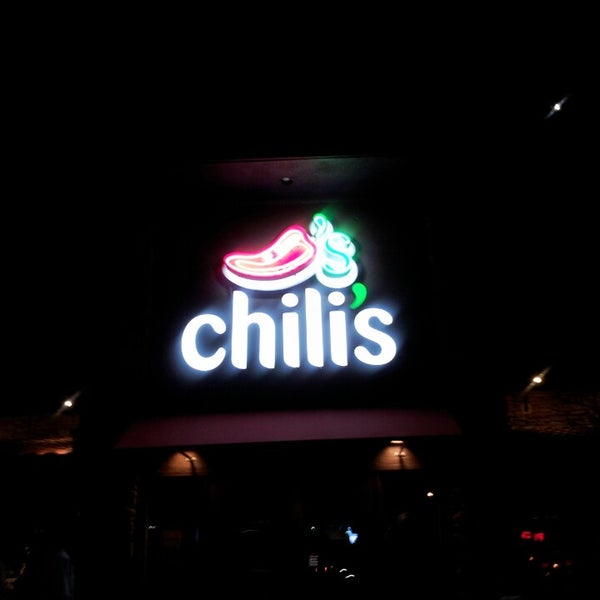 Photo taken at Chili&#39;s Grill &amp; Bar by Johnatan G. on 2/10/2014
