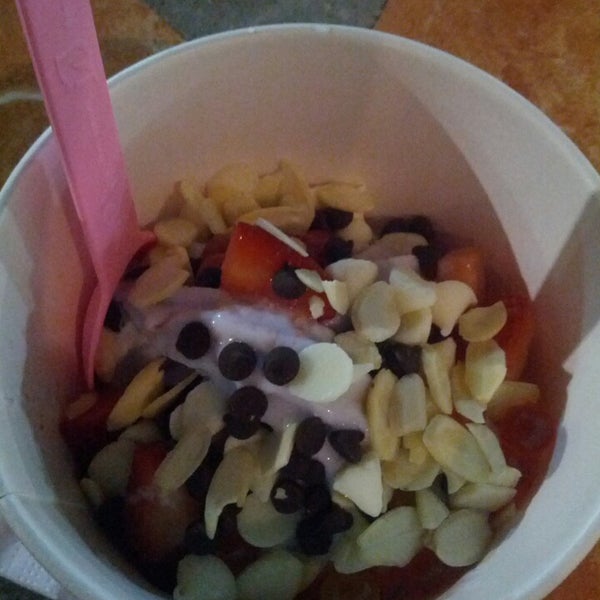 6/21/2014에 Kat M.님이 myMochi Frozen Yogurt에서 찍은 사진