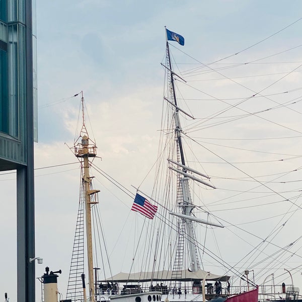 Photo taken at South Street Seaport by Telly L. on 6/11/2023