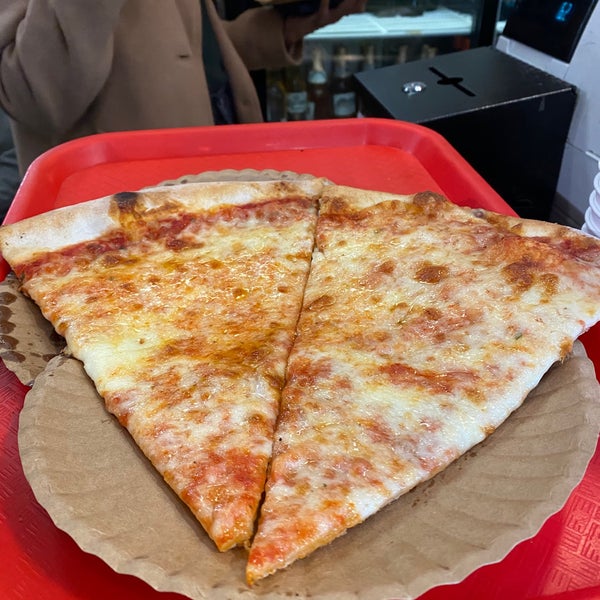 11/11/2023 tarihinde Telly L.ziyaretçi tarafından Bleecker Street Pizza'de çekilen fotoğraf