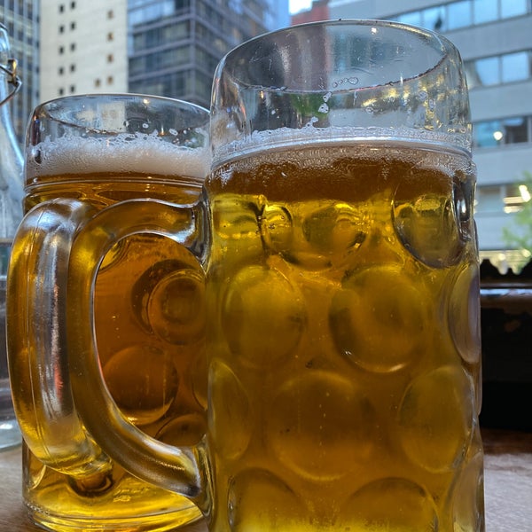 5/22/2021 tarihinde Telly L.ziyaretçi tarafından Bierhaus NYC'de çekilen fotoğraf