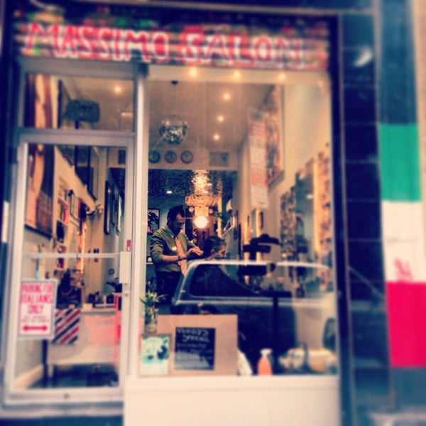 3/7/2014 tarihinde Telly L.ziyaretçi tarafından Massimo&#39;s Salon'de çekilen fotoğraf