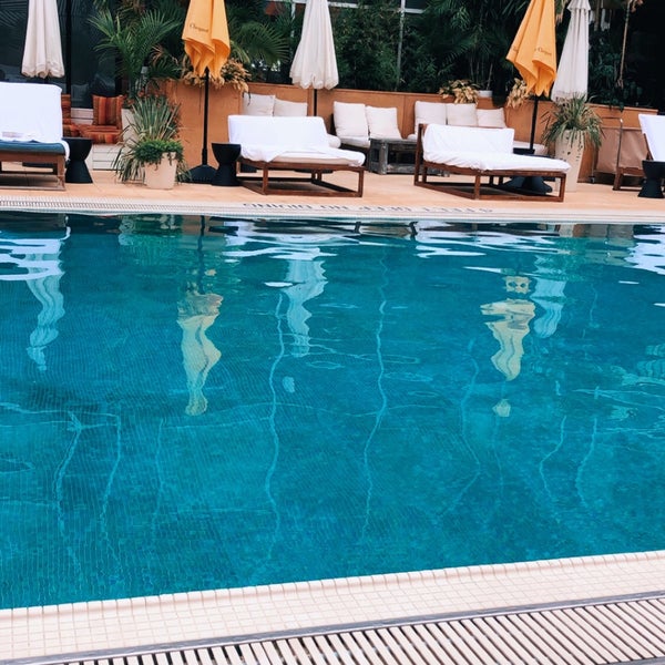 8/31/2020 tarihinde Fatou B.ziyaretçi tarafından McCarren Hotel &amp; Pool'de çekilen fotoğraf