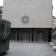 Le mémorial de la Shoah est un musée consacré à l'histoire juive durant la Seconde Guerre mondiale dont l'axe central est l'enseignement de la Shoah.