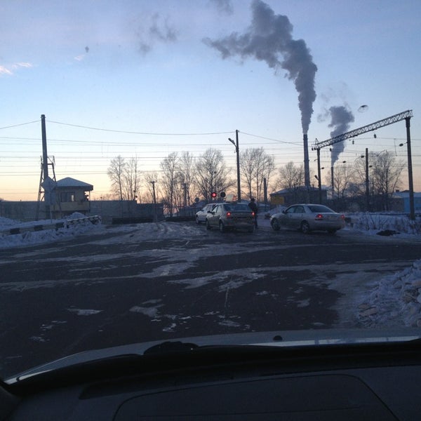 апрелевка станция апрелевка. трактор на железнодорожном переезде. швейцарский железнодорожный переезд. выезд из села прогресс. мост на путепроводе сергиев посад.