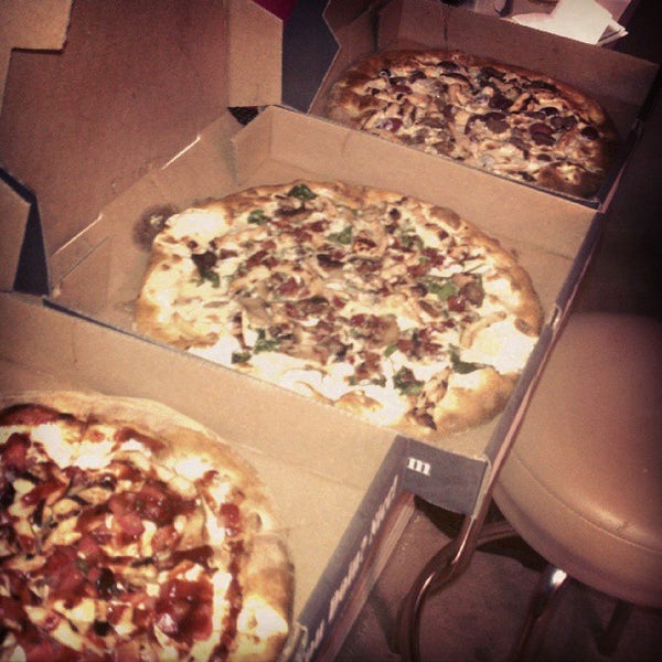 Снимок сделан в Goodfella&#39;s Woodfired Pizza Pasta Bar пользователем Maurice K. 10/3/2013