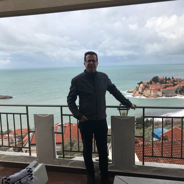 Foto diambil di Hotel Adrović oleh Adnan A. pada 3/21/2018