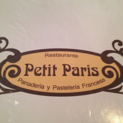 รูปภาพถ่ายที่ Petit Paris โดย Daniela เมื่อ 8/25/2012