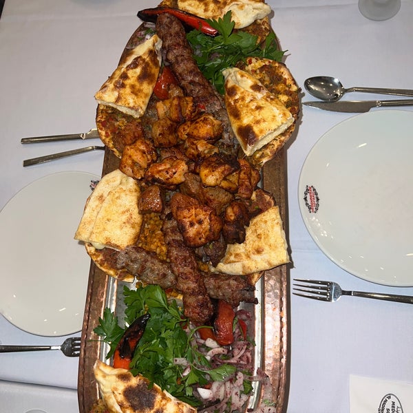 Foto tirada no(a) Al Madina Restaurant İstanbul مطعم المدينة اسطنبول por . em 7/2/2023