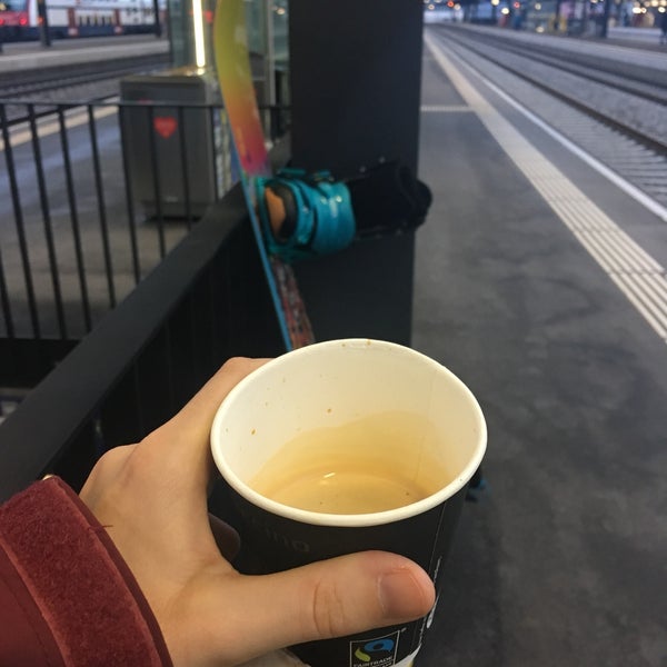 Foto tomada en Bahnhof Oerlikon  por Anna-Lena el 3/2/2019
