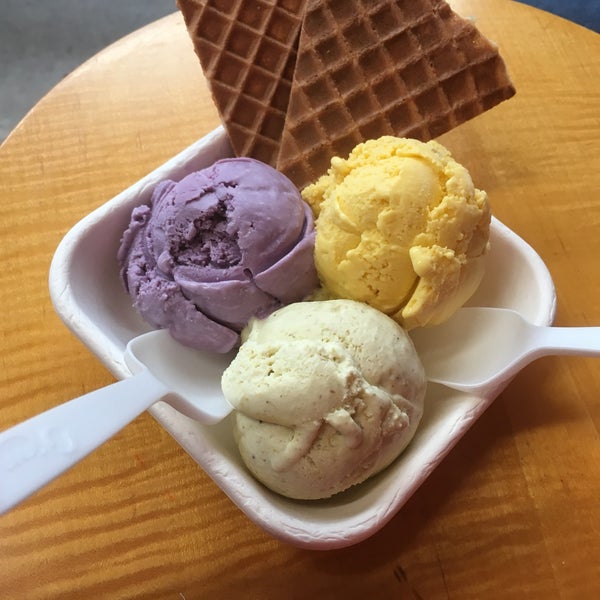 9/20/2017 tarihinde Jenny L.ziyaretçi tarafından Jeni&#39;s Splendid Ice Creams'de çekilen fotoğraf