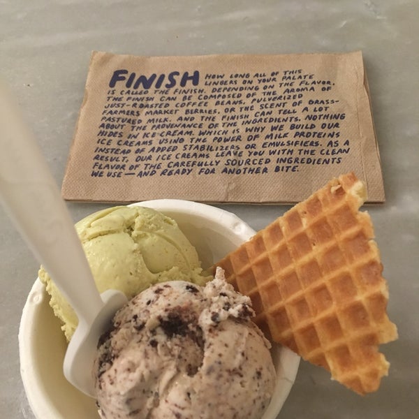 2/25/2018에 Jenny L.님이 Jeni&#39;s Splendid Ice Creams에서 찍은 사진