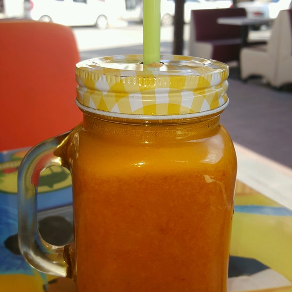 Photo taken at Şadırvan Vitamin Cafe by Emo B. on 9/23/2016