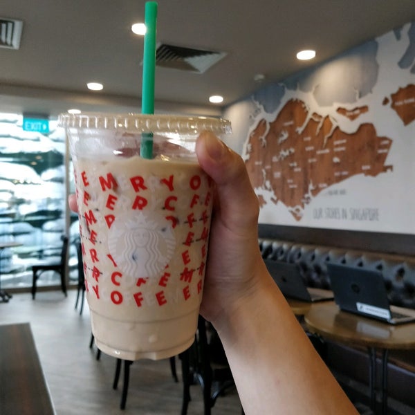 Foto diambil di Starbucks Reserve Store oleh Yanjie T. pada 12/8/2019
