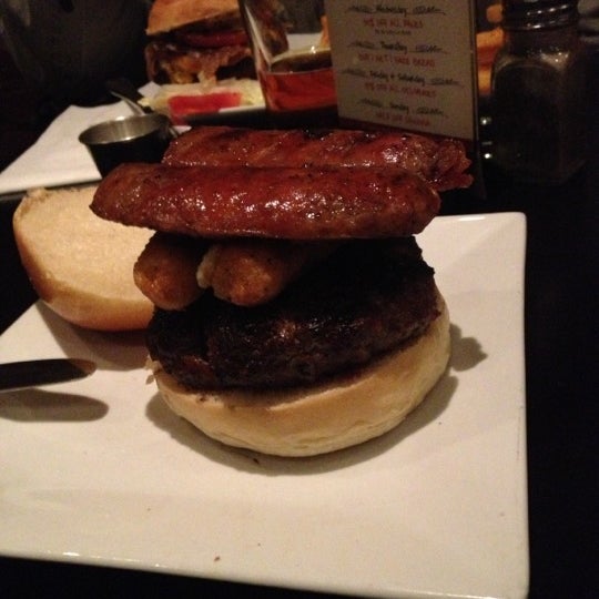 Foto tirada no(a) Burger Bistro por Jeff em 11/10/2012