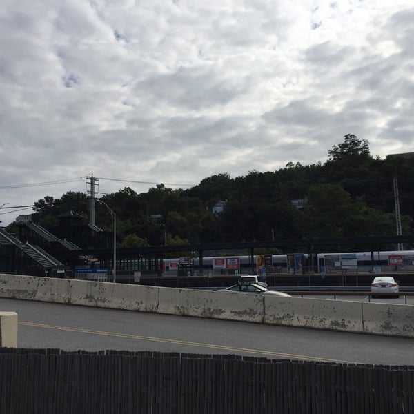 Metro North Ossining Train Station Rail Station in Ossining