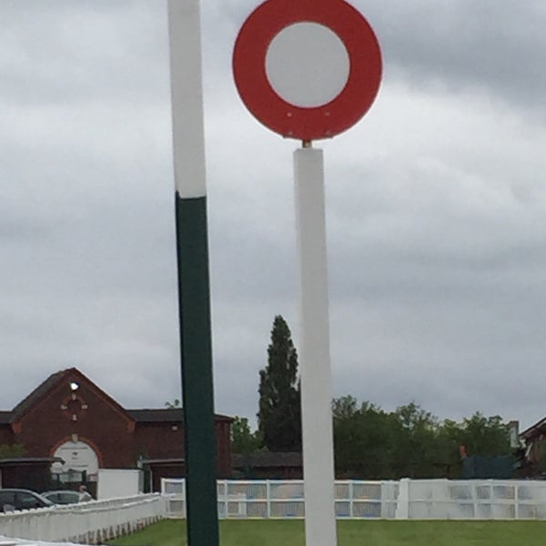 Снимок сделан в Cheltenham Racecourse пользователем Debs K. 5/25/2015