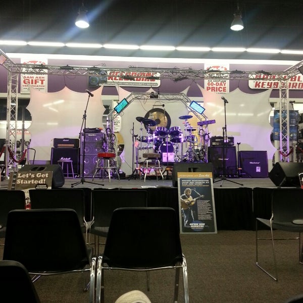 Sam Ash Music Stores San Antonio, TX'da fotoğraflar