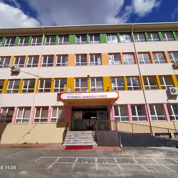 İSTANBUL ANADOLU LİSESİ Bostancı Mahallesi Kocayol Caddesi No32