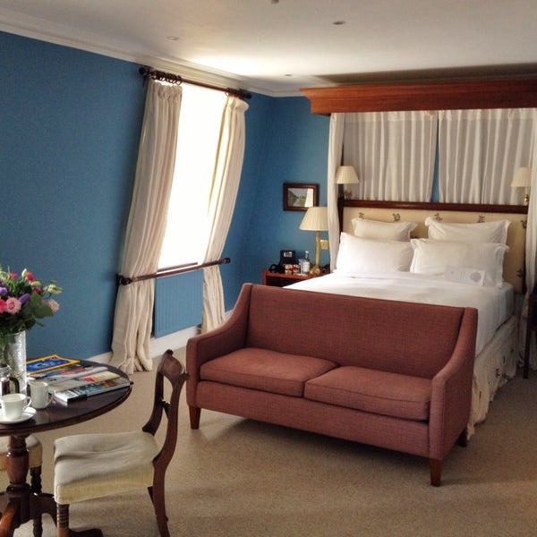 รูปภาพถ่ายที่ The Cranley Hotel โดย Catherine L. เมื่อ 4/28/2014