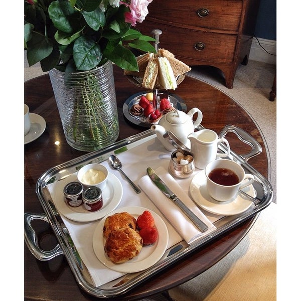 รูปภาพถ่ายที่ The Cranley Hotel โดย Catherine L. เมื่อ 4/29/2014