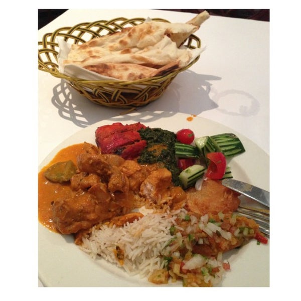 Foto tirada no(a) Sapphire Indian Cuisine por Jannie em 9/4/2013