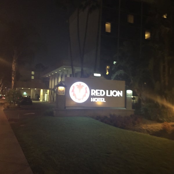 6/26/2016 tarihinde Eve M.ziyaretçi tarafından Red Lion Hotel Anaheim Resort'de çekilen fotoğraf