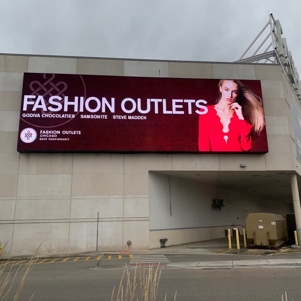 Photo taken at Fashion Outlets of Chicago by Marimar C. on 10/21/2019