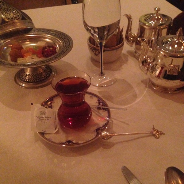 Das Foto wurde bei Tuğra Restaurant &amp; Lounge von Emre Keser am 2/20/2015 aufgenommen